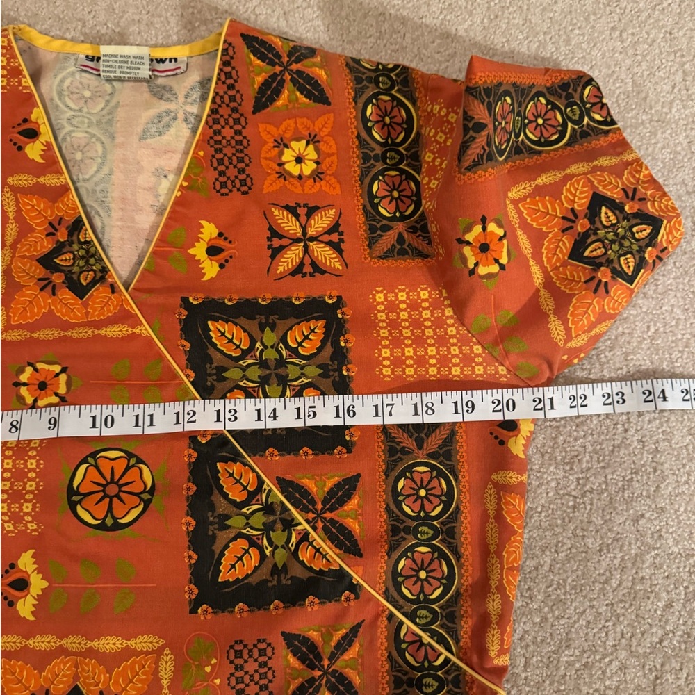 Scrub Top Orange Patterned Size XS - Picture 6 of 9